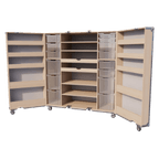 Mulitvouwkast met de opbergvakken in de deuren, de open vakken, en de kunststof laden is het een rijdende voorraadkast voor allerlei (creatieve) materialen.